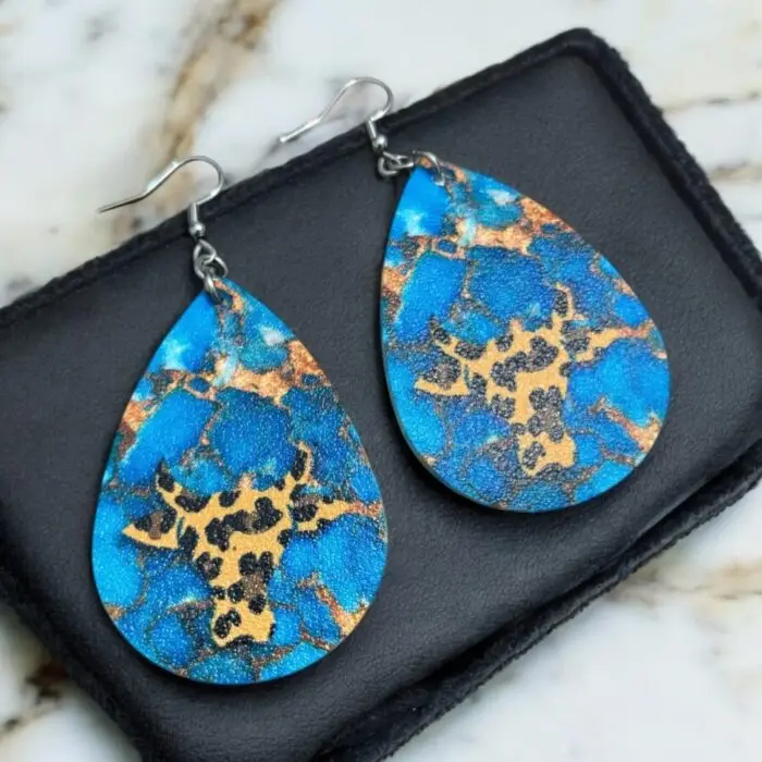 Elevate your style with these cute blue and gold teardrop-shaped earrings, featuring a unique giraffe design that adds a playful touch to any outfit. these earrings are lightweight and comfortable, making them a must-have accessory for any jewelry lover. Shine bright and show off your personality with this eye-catching piece!