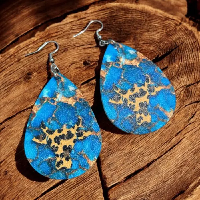 Elevate your style with these cute blue and gold teardrop-shaped earrings, featuring a unique giraffe design that adds a playful touch to any outfit. these earrings are lightweight and comfortable, making them a must-have accessory for any jewelry lover. Shine bright and show off your personality with this eye-catching piece!