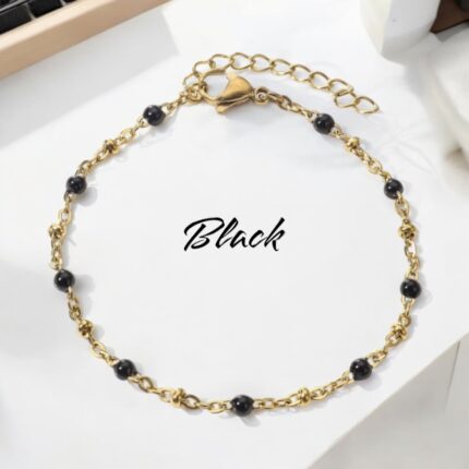 This exquisite 18k gold chain plated stainless steel bracelet features a stunning design that seamlessly integrates elegant black beads, creating a striking contrast.